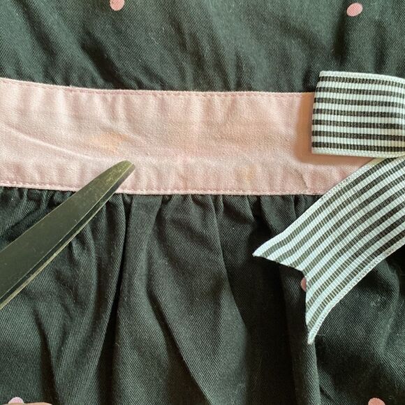 American Girl Grace Thomas Apron for Child - Size Medium (10-12) - Picture 3 of 6